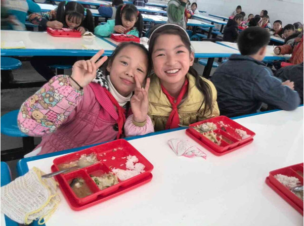 上海茄子视频在线免费看餐具有限公司震后灾区“爱心点点”世纪苗系列餐具使用情况的回访活动